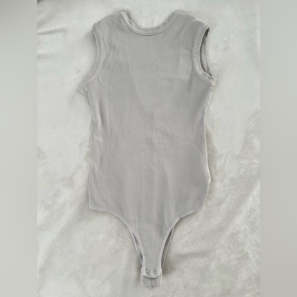 Agolde - V Cut Ribbed Bodysuit - Picture 2 of 6